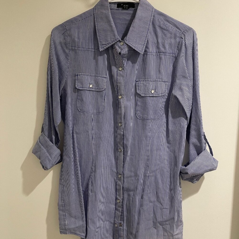 Forever 21 Long sleeve Pearl Snap Blouse